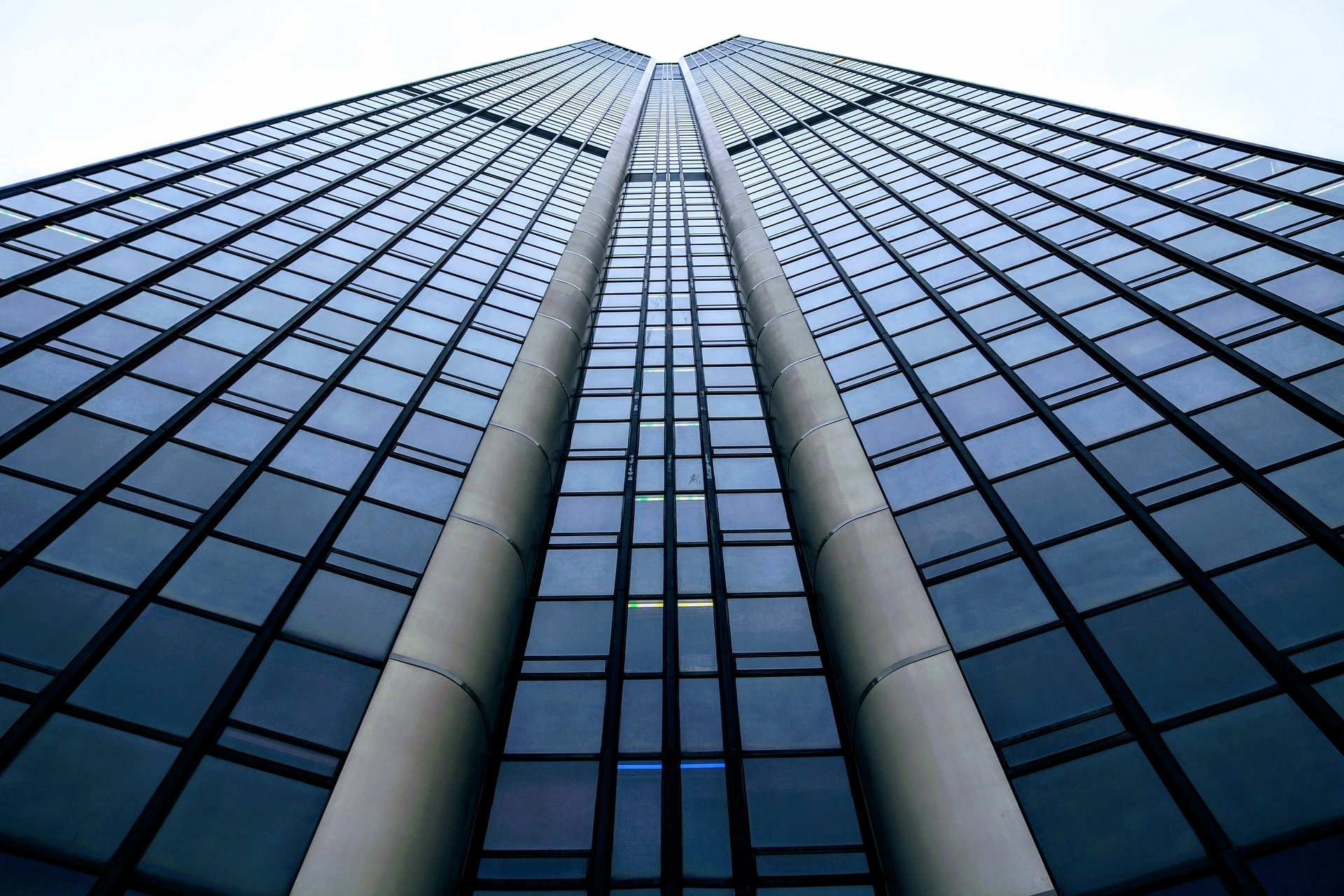 Commercial vs. Residential Real Estate Investment Comparative Analysis
